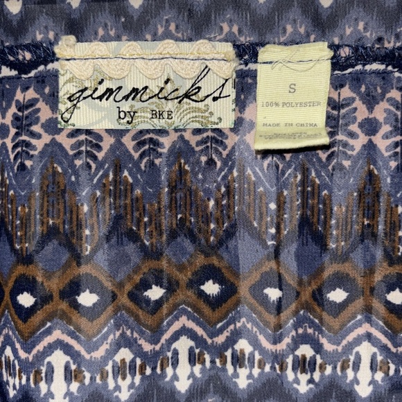 Gimmicks by BKE short sleeve cover up. Size small. Purchased at Buckle. - Picture 4 of 5